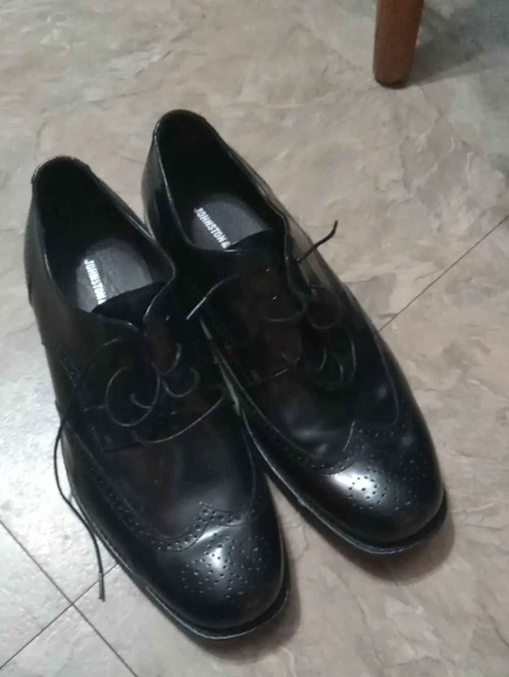 Johnston & Murphy Men's Black Leather Wingtip Oxford